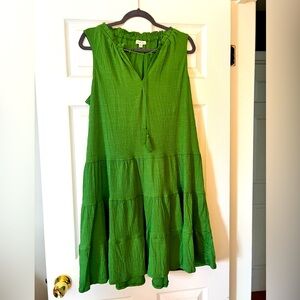 Get ready for summer with this adorable green dress!